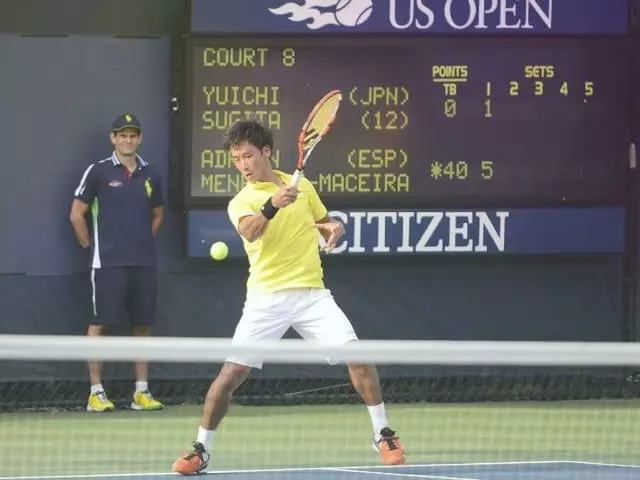 How do you keep score in tennis and why is it dome that way?